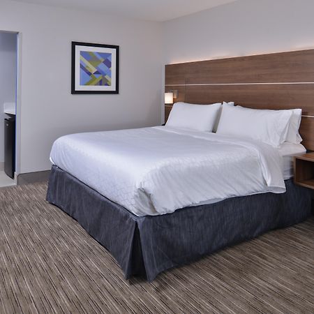 Holiday Inn Express & Suites - Marshalltown By Ihg Экстерьер фото