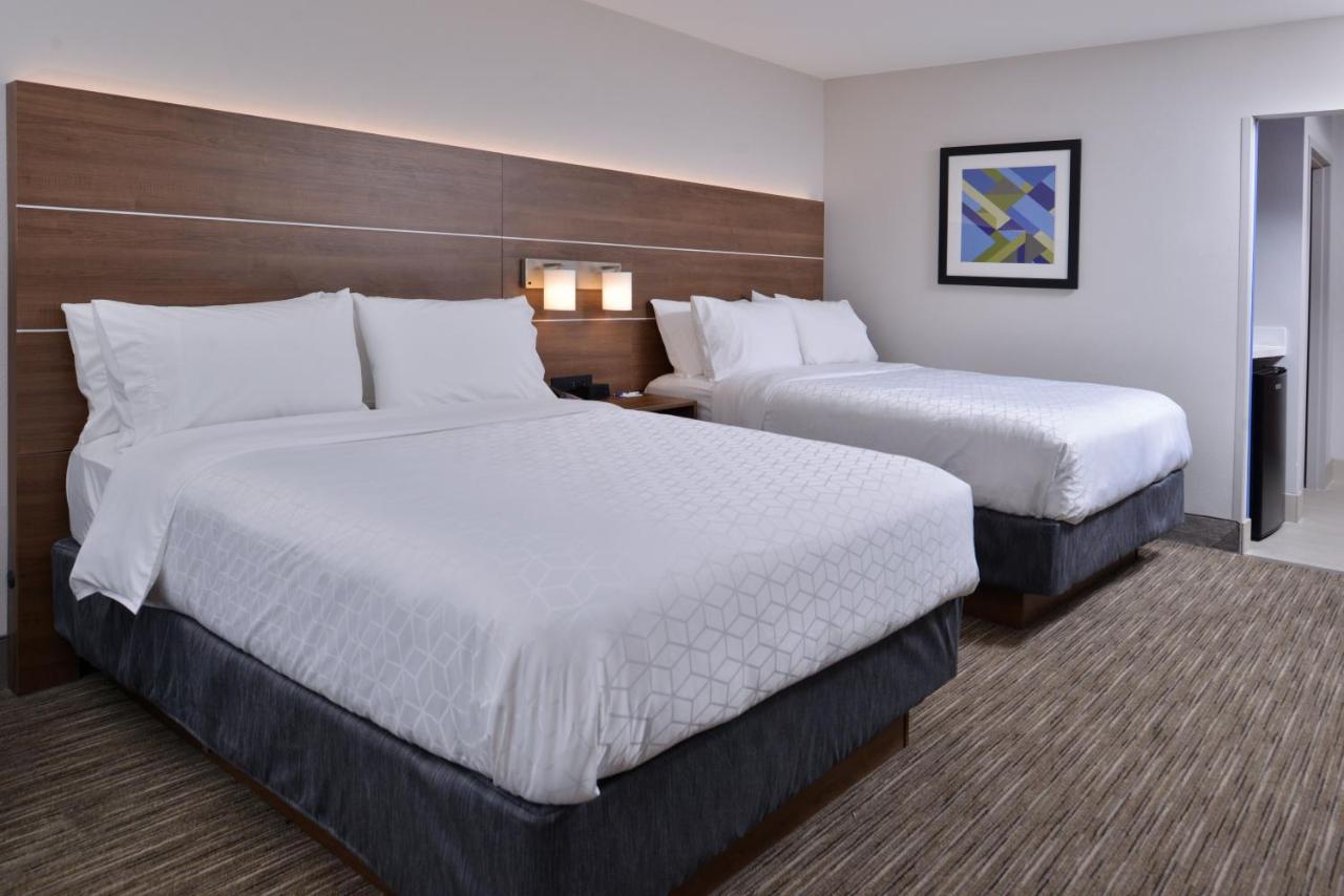 Holiday Inn Express & Suites - Marshalltown By Ihg Экстерьер фото