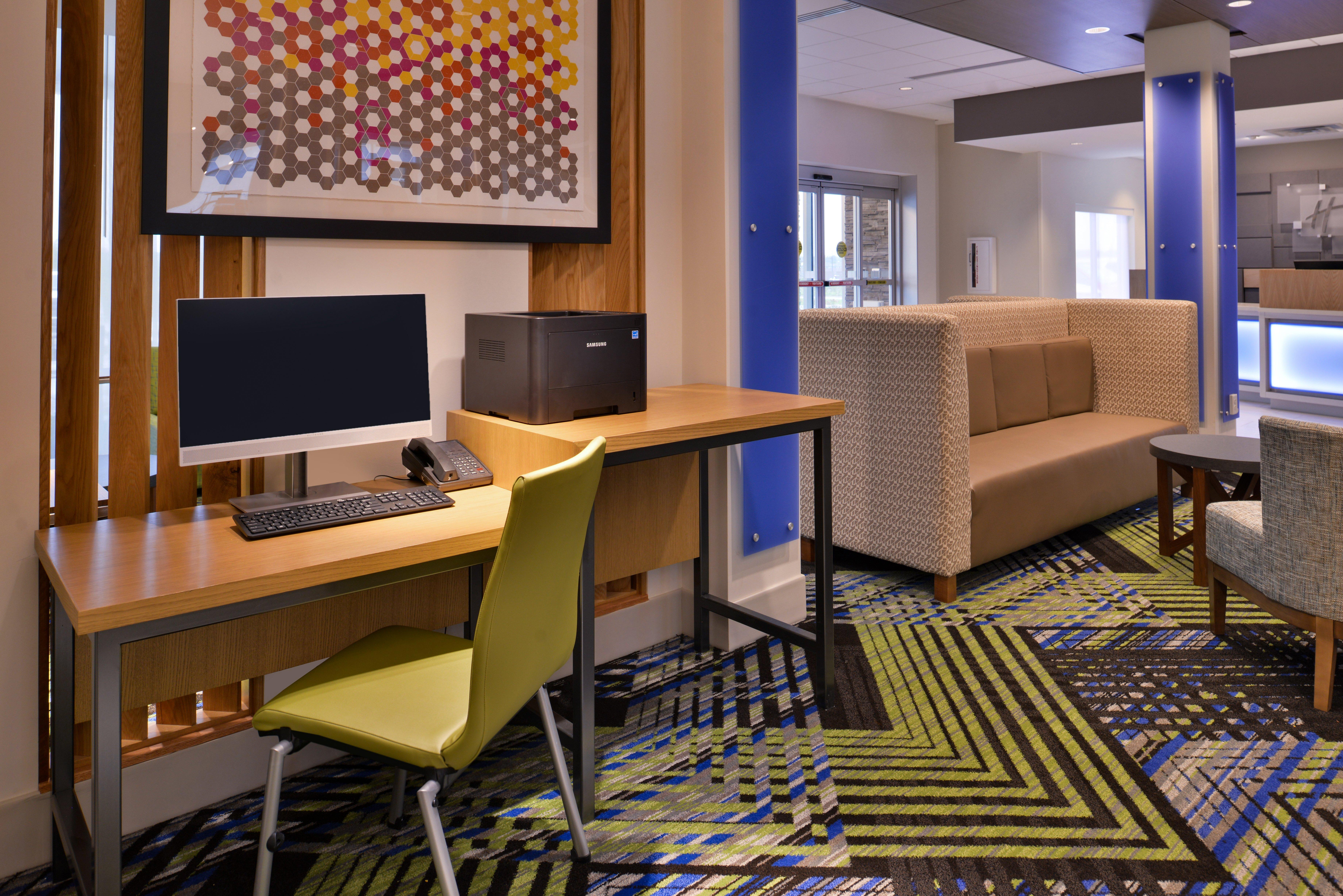 Holiday Inn Express & Suites - Marshalltown By Ihg Экстерьер фото