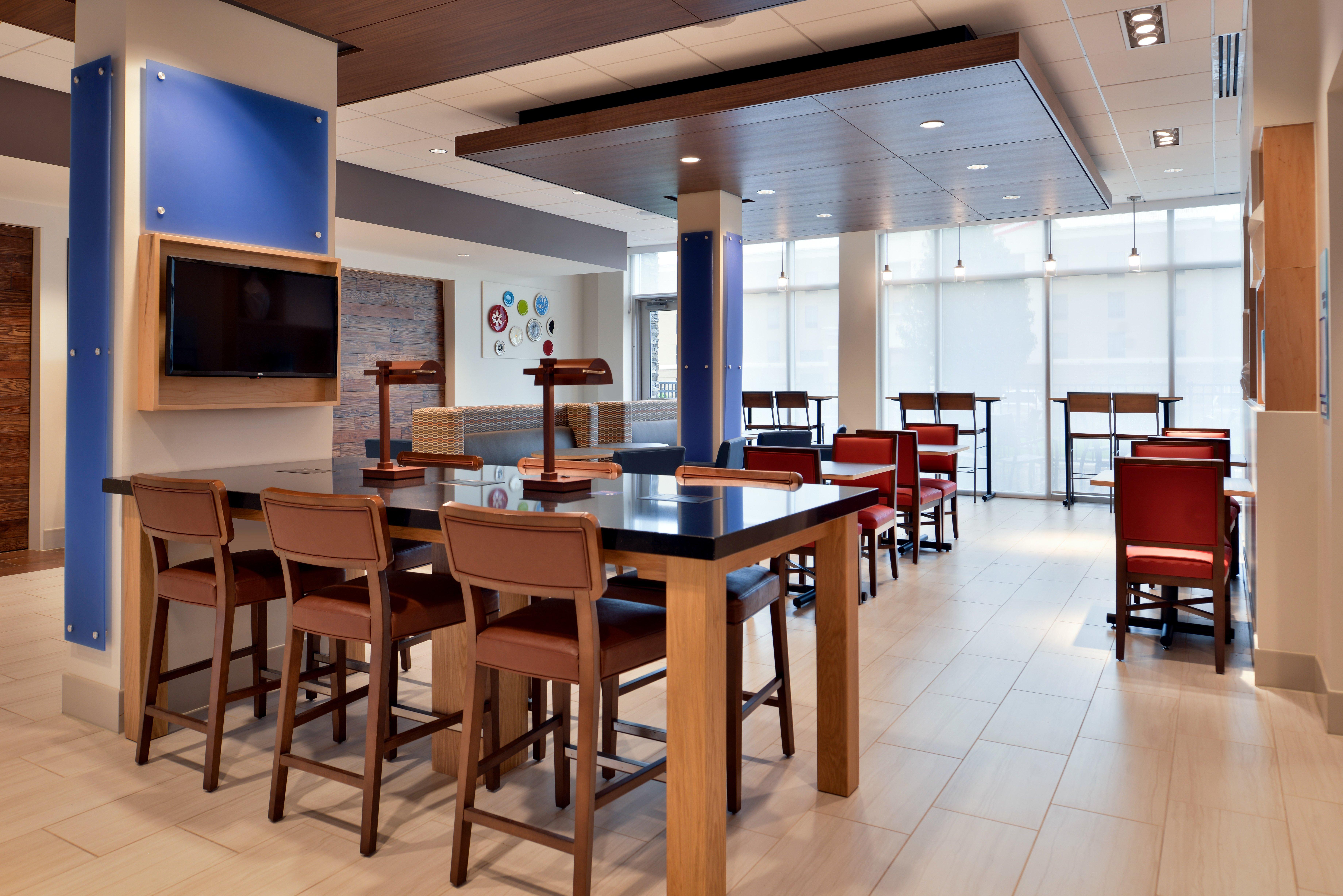 Holiday Inn Express & Suites - Marshalltown By Ihg Экстерьер фото