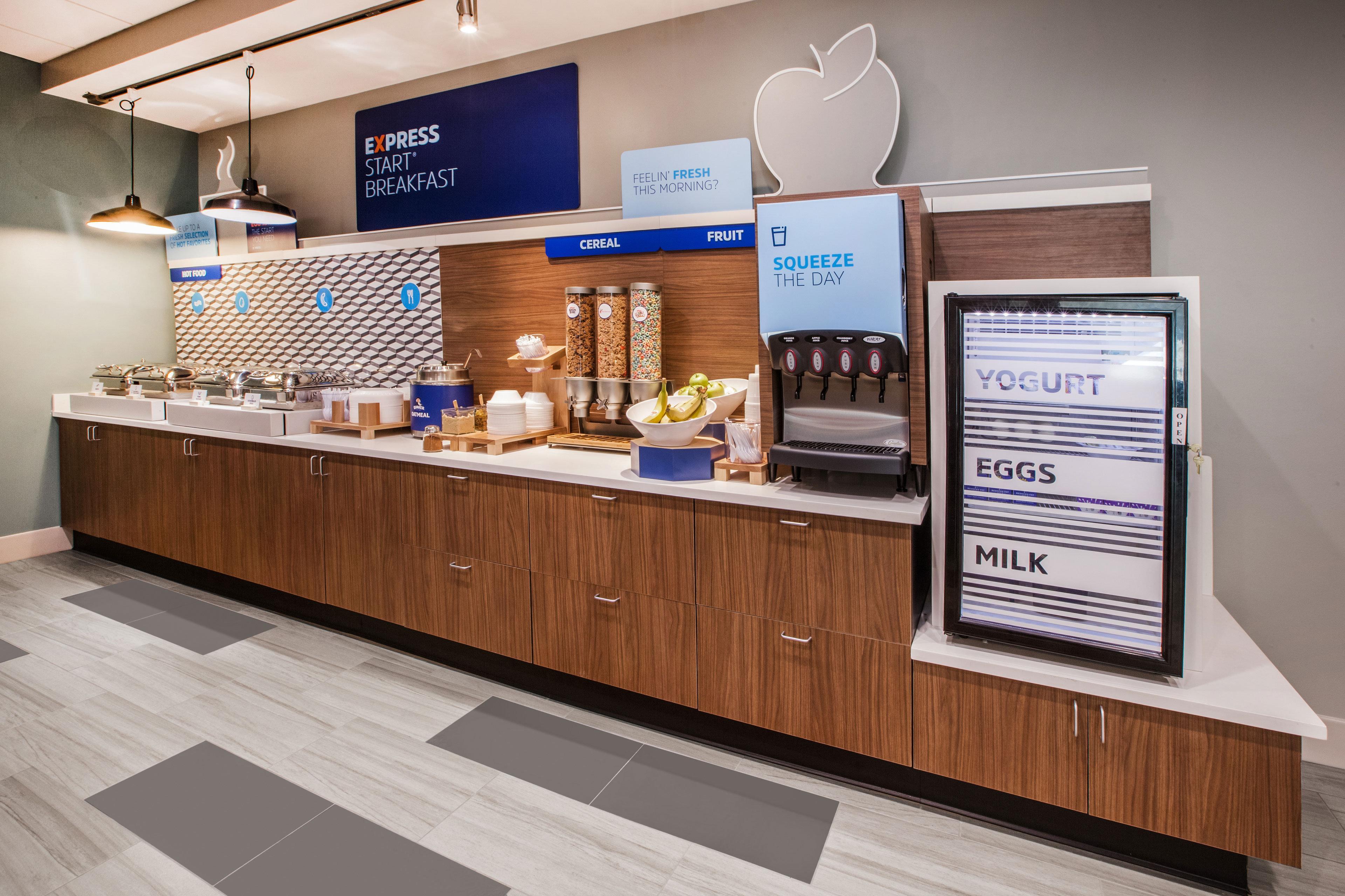 Holiday Inn Express & Suites - Marshalltown By Ihg Экстерьер фото