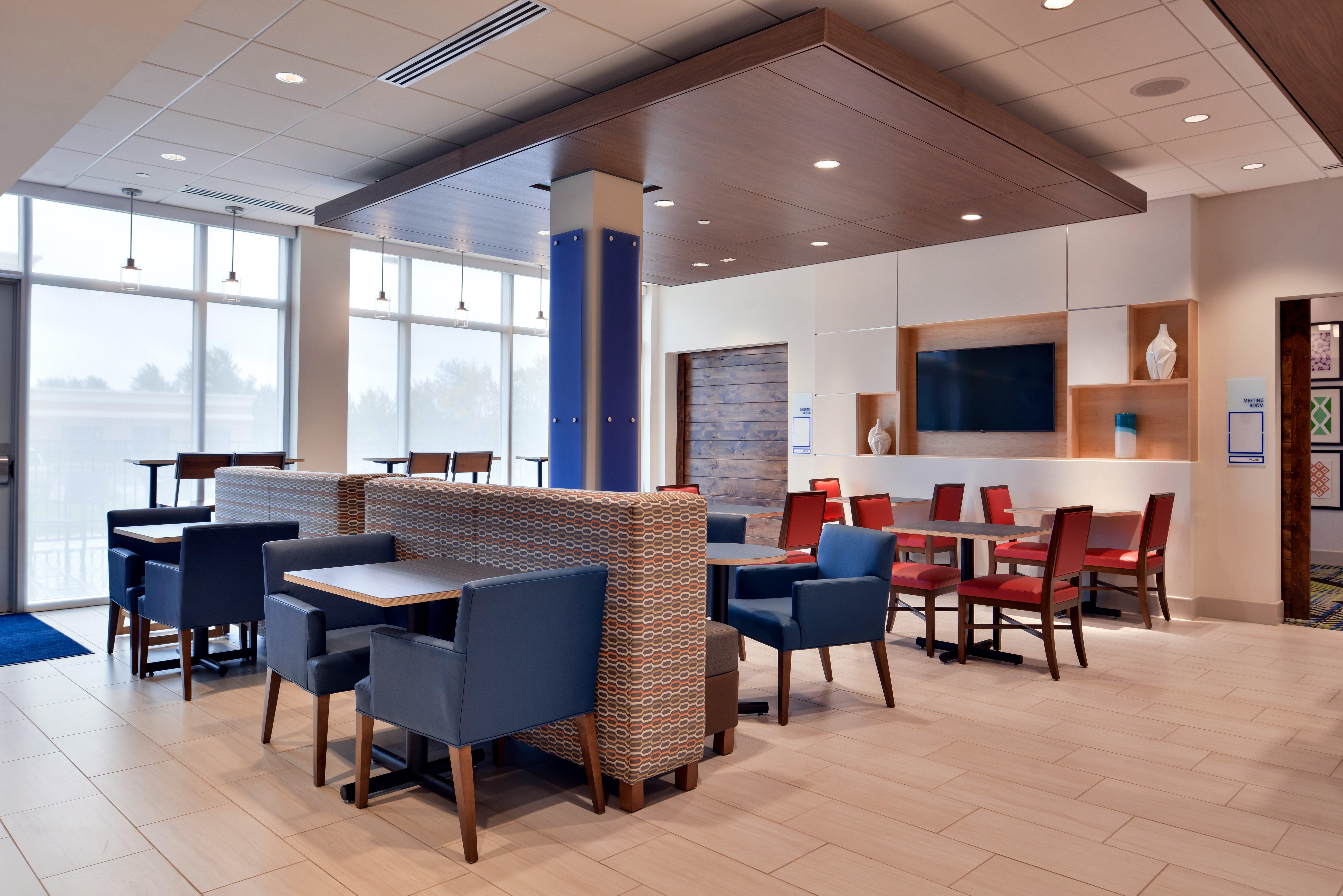 Holiday Inn Express & Suites - Marshalltown By Ihg Экстерьер фото