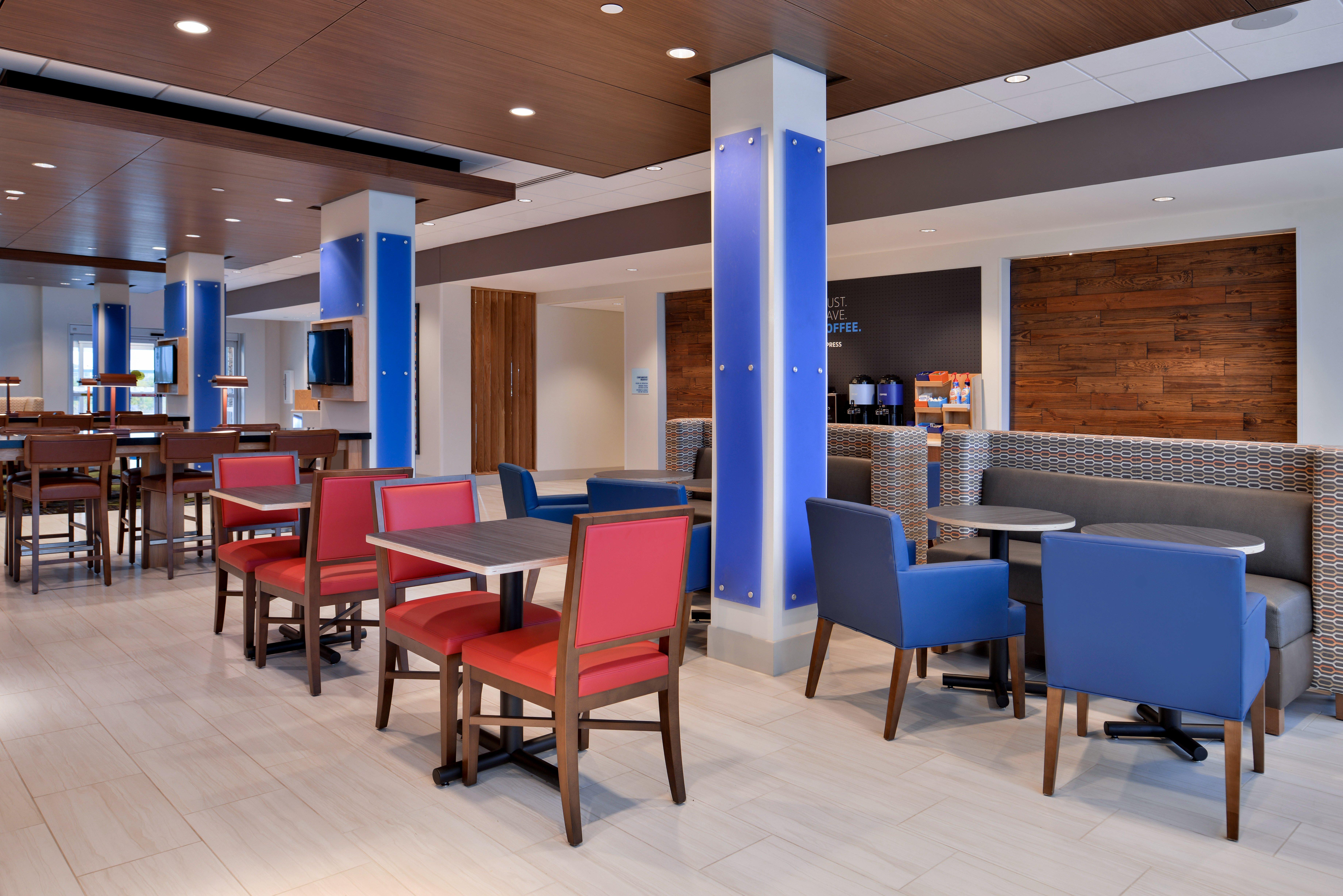 Holiday Inn Express & Suites - Marshalltown By Ihg Экстерьер фото