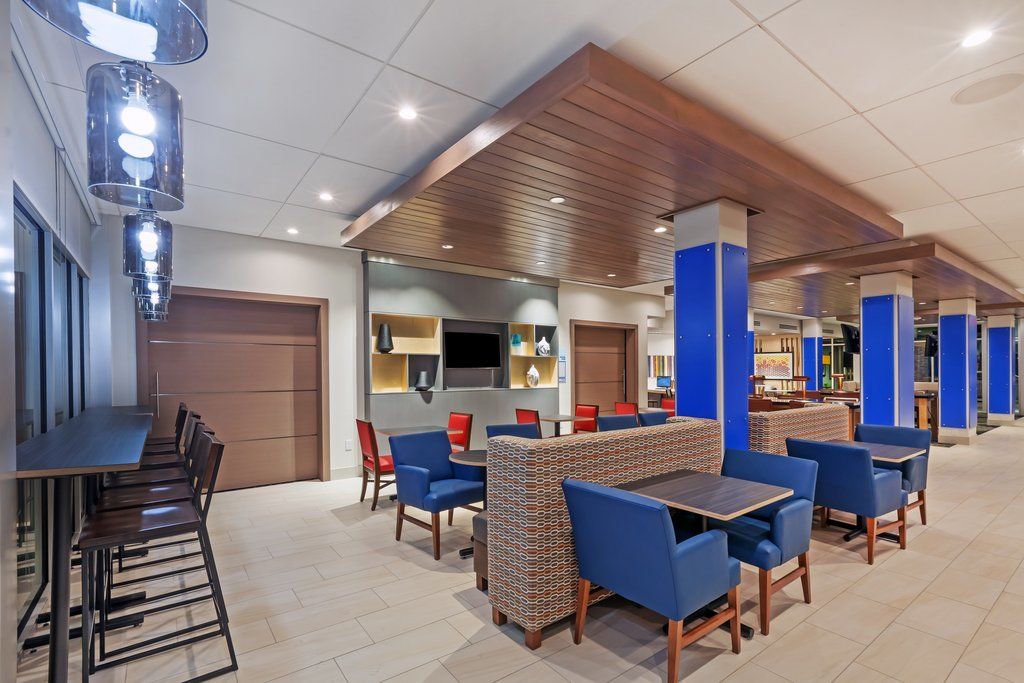 Holiday Inn Express & Suites - Marshalltown By Ihg Экстерьер фото