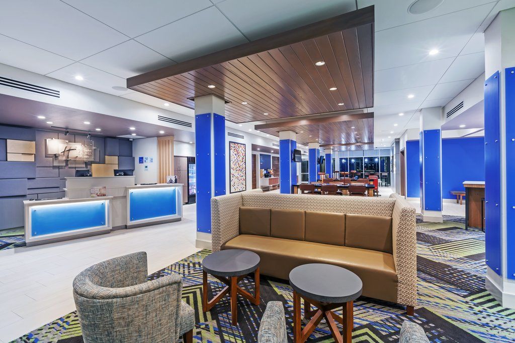 Holiday Inn Express & Suites - Marshalltown By Ihg Экстерьер фото